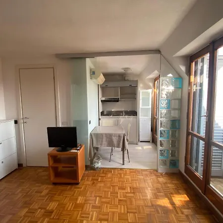 Porta Venezia, Monolocale Con Vista Sui Tetti * Milan