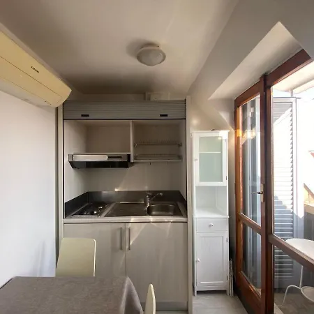 Porta Venezia, Monolocale Con Vista Sui Tetti *