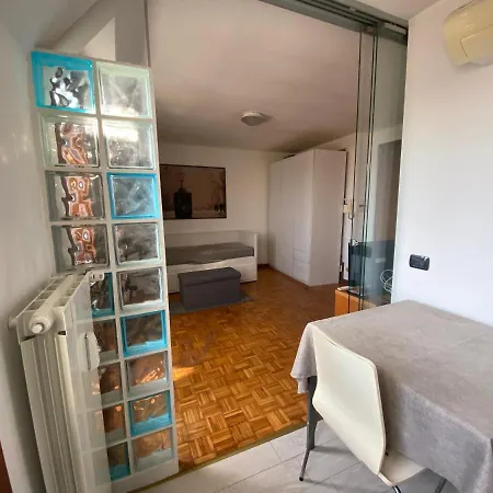 Porta Venezia, Monolocale Con Vista Sui Tetti Apartment Milan