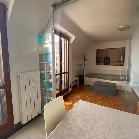 Porta Venezia, Monolocale Con Vista Sui Tetti